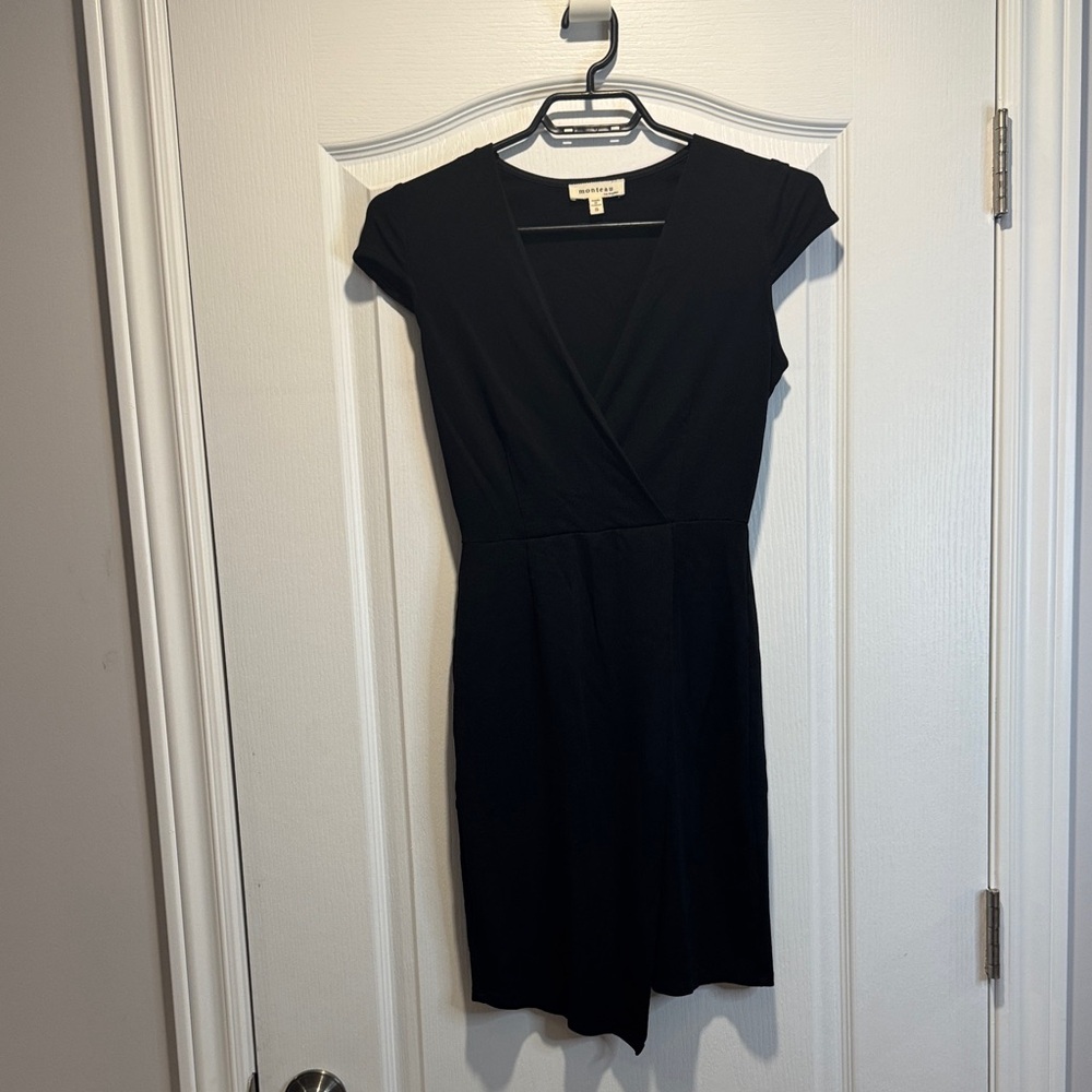 138-    Monteau Black V-Neck Wrap Style Dress Cap Sleeve Knee Length